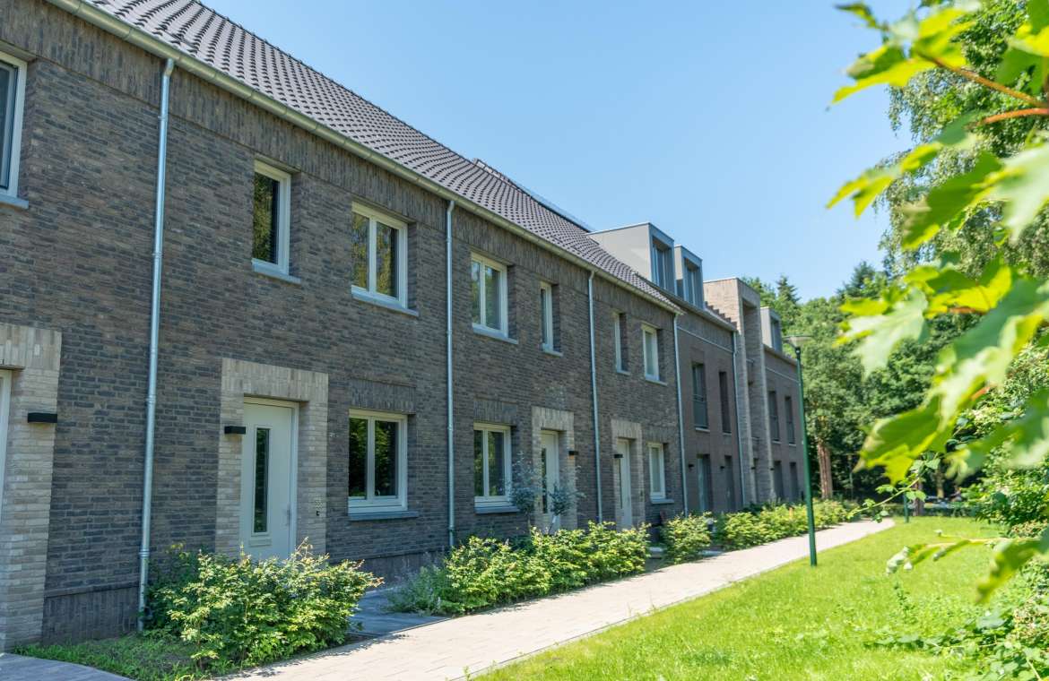 Nieuwbouwwoning die te koop wordt aangeboden